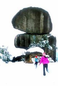 浮蓋堆石洞群 浮蓋堆石洞群