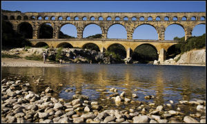 尼姆水道橋 尼姆水道橋