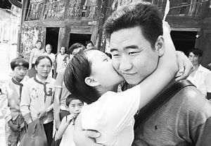 叢飛到貴州山區助學