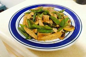 尖椒炒平菇 尖椒炒平菇