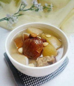 燉雪梨豬展湯 燉雪梨豬展湯