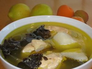 山藥黑木耳蛾參雞湯 山藥黑木耳蛾參雞湯