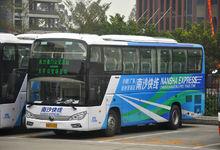 從南旅汽運租賃的宇通錯層客車