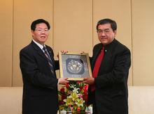 尹衍梁獲獎（右）