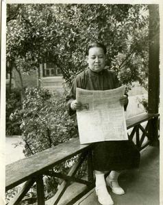 上世紀三十年代初攝於天津自家庭院中