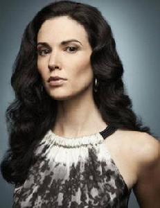 勞拉·門內爾 勞拉·門內爾