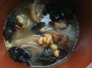 黃豆豬腳木耳湯 黃豆豬腳木耳湯