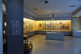 博物館[典藏人文自然遺產等的文化教育機構]