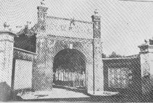 “大門外景”照片