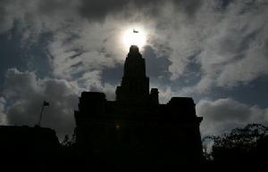 江海關大樓於1927年建成，是當時上海外灘最高的建築物。