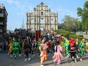 出席2004年澳門回歸5周年慶典