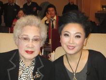 姜亦珊與秦怡老藝術家合影