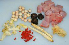 黑蒜頭燉瘦肉湯