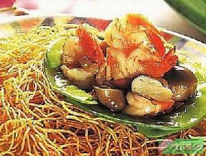 蝦球炸面 蝦球炸面