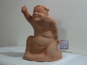 說唱陶俑，東漢·（公元25年-公元220年），高38厘米。