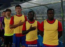 高梵在賽前升旗儀式（右二）