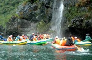 嵊州百丈飛瀑漂流 嵊州百丈飛瀑漂流