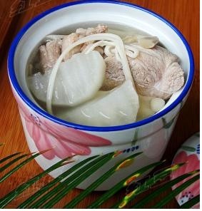 蘿蔔菌菇排骨煲