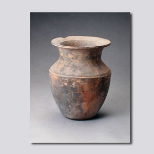 灰陶折肩亞字罐 灰陶折肩亞字罐