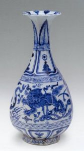 青花雙獅戲球紋八棱玉壺春瓶 青花雙獅戲球紋八棱玉壺春瓶