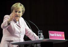 默克爾在婦女聯盟大會上發表講話