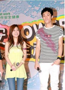 一事無成[鄭融和周柏豪主唱歌曲]