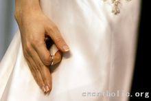 猶太新娘食指上的戒指