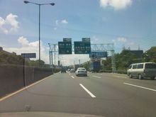 更換新路標後鶴州出入口的路標（廣州方向）