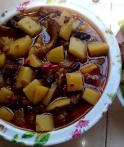 臘肉燉土豆 臘肉燉土豆