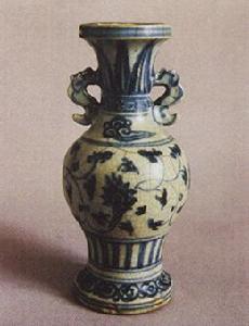 青花纏枝花雙耳瓶 青花纏枝花雙耳瓶