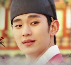 擁抱太陽的月亮