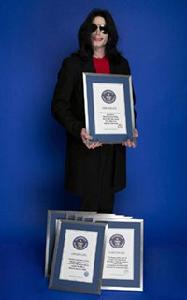 傑克遜在《吉尼斯世界記錄》總部接受表彰