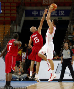 易建聯“金雞獨立”