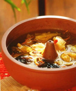 蟲草汽鍋雞 蟲草汽鍋雞