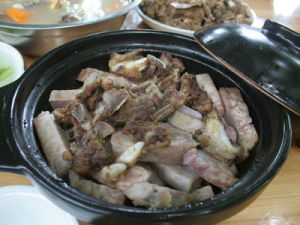 芋頭莖煲豬排骨 芋頭莖煲豬排骨