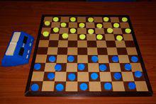 國際跳棋的標準比賽棋具