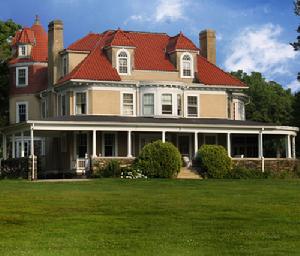 馬利亞娜泊利斯大學預科學校