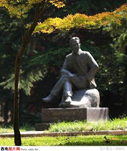 西電老校區王諍將軍銅像