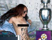 Femen成員欲搶奪歐洲杯獎盃