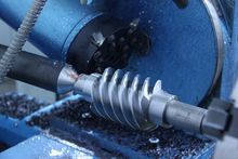 不同的加工方法加工出不同類型的蝸桿