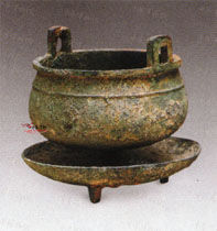 西周井姬獨柱帶盤鼎 西周井姬獨柱帶盤鼎