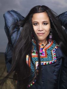 “世界看見”公益項目創辦人朱哲琴