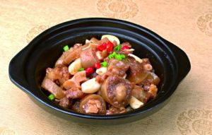 沙鍋香菇牛尾 沙鍋香菇牛尾