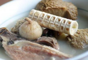 鯊魚骨猴頭菇蘿蔔湯 鯊魚骨猴頭菇蘿蔔湯