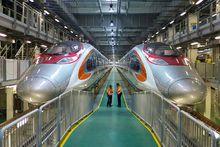 CRH380A-0257及0258在石崗參與“高鐵列車開放日”