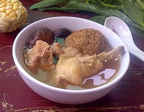 猴頭菇仔雞煲 猴頭菇仔雞煲