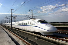 最高時速350公里的試驗列車行駛在永樂站