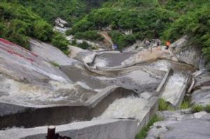 天景山大峽谷漂流 天景山大峽谷漂流