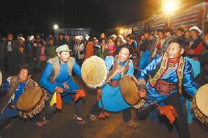 （圖）羌族民眾載歌載舞
