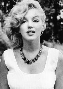 瑪麗蓮·夢露（ Marilyn Monroe ,   1926年6月1日 --- 1962年8月5日 ）